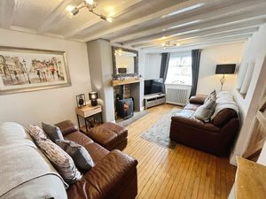 Lounge- click for photo gallery